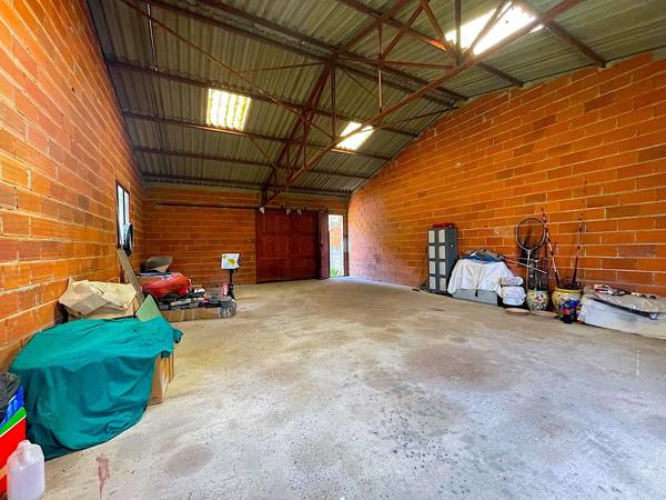 Hangar bon état à VILLENEUVE LES CORBIERES (11)