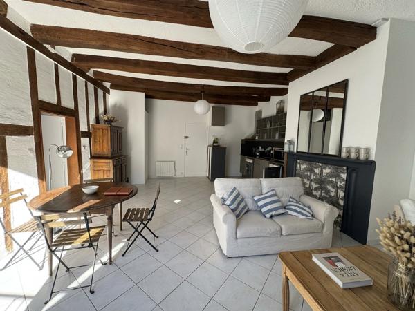 LOCATION MEUBLÉE T2 de 49m²? VANNES CENTRE HISTORIQUE (PROCHE HALLES) , Vannes