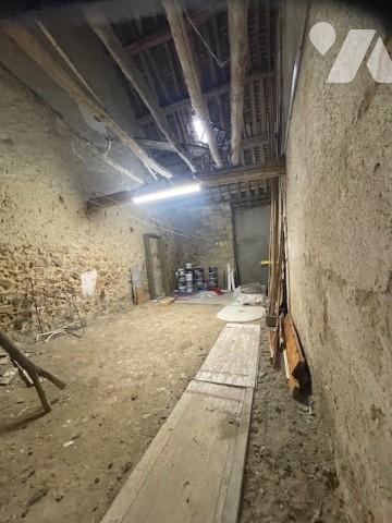 Voulx, maison rénovée de 96 m² 4 Pièces grenier avec dépendances sur 758 m² de terrain clos de murs.