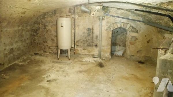 Voulx, maison rénovée de 96 m² 4 Pièces grenier avec dépendances sur 758 m² de terrain clos de murs.