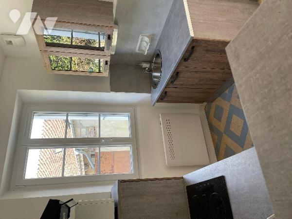 Voulx, maison rénovée de 96 m² 4 Pièces grenier avec dépendances sur 758 m² de terrain clos de murs.