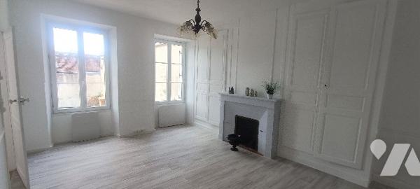 Voulx, maison rénovée de 96 m² 4 Pièces grenier avec dépendances sur 758 m² de terrain clos de murs.