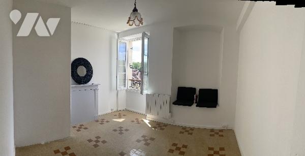 Voulx, maison rénovée de 96 m² 4 Pièces grenier avec dépendances sur 758 m² de terrain clos de murs.