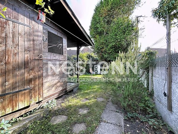 Maison Semi individuelle semi plain pied 136m² avec 3 chambres dont deux à rénover, Jardin, Terrain constructible non attenant