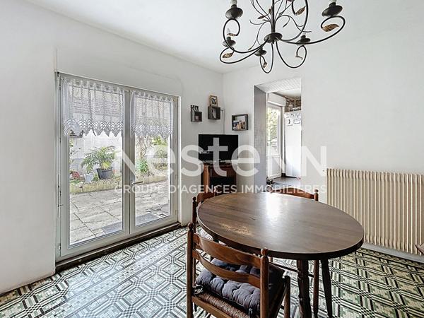 Maison Semi individuelle semi plain pied 136m² avec 3 chambres dont deux à rénover, Jardin, Terrain constructible non attenant