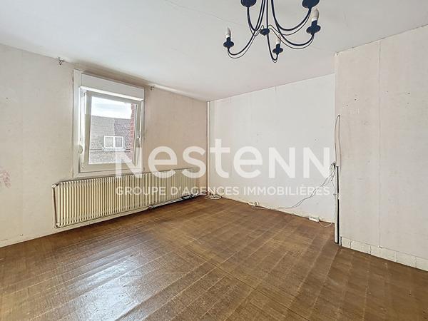 Maison Semi individuelle semi plain pied 136m² avec 3 chambres dont deux à rénover, Jardin, Terrain constructible non attenant