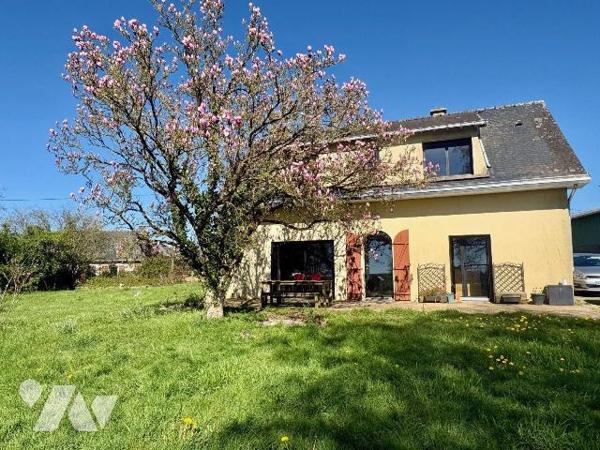 Cette maison individuelle offre un cadre de vie agréable et un beau potentiel, sublimé par un t...