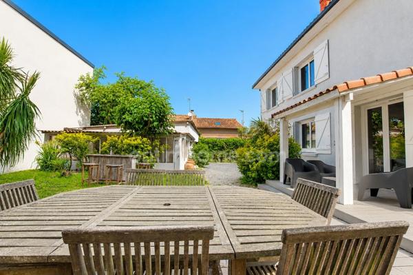 TOULOUSE secteur 31500 LA COQUILLE – ARGOULETS - MAISON DE CARACTÈRE DE 197 m² – POSSIBILITÉ 2 APPARTEMENTS INDÉPENDANTS – TERRAIN 727 m² – DOUBLE GARAGE