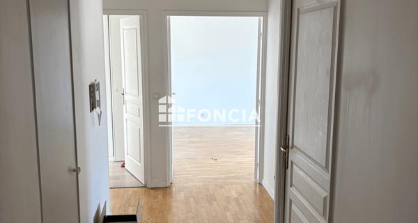 Location Appartement 3 pièces 69.42 m² - Le Plessis-robinson 92350