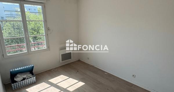 Location Appartement 3 pièces 69.42 m² - Le Plessis-robinson 92350