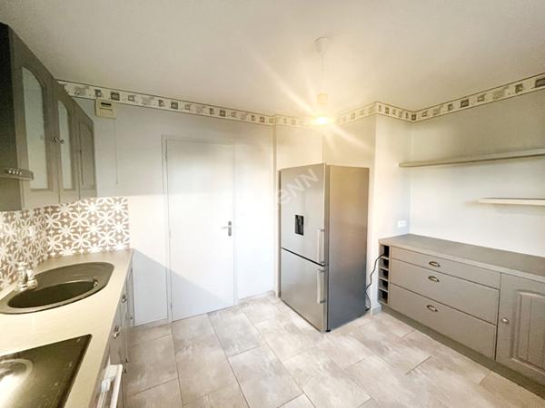 Bel appartement T3 de 78 m² avec cave et parking, proche centre-ville Amiens