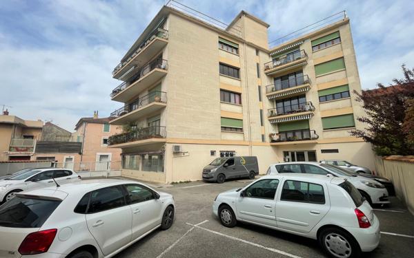 Appartement à vendre    3 pièces • 90,37 m2 Avignon