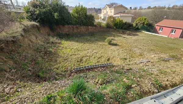 Terrain constructible 443 m²  - Centre-bourg de Nailloux  - Environnement résidentiel
