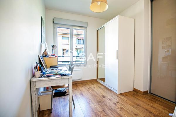 Très beau T3 lumineux, avec terrasse sur Lyon 8ème, bénéficiant d’une belle exposition, implanté dans une résidence de qualité, sécurisée et avec piscine.