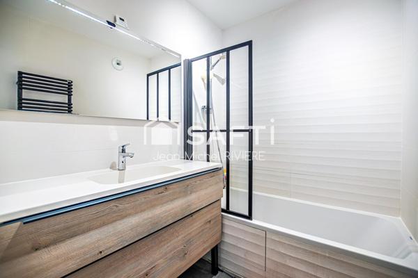 Très beau T3 lumineux, avec terrasse sur Lyon 8ème, bénéficiant d’une belle exposition, implanté dans une résidence de qualité, sécurisée et avec piscine.