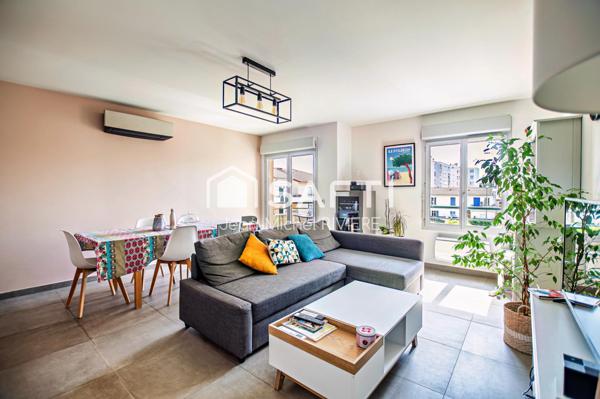 Très beau T3 lumineux, avec terrasse sur Lyon 8ème, bénéficiant d’une belle exposition, implanté dans une résidence de qualité, sécurisée et avec piscine.