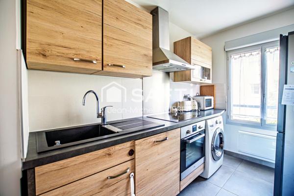 Très beau T3 lumineux, avec terrasse sur Lyon 8ème, bénéficiant d’une belle exposition, implanté dans une résidence de qualité, sécurisée et avec piscine.