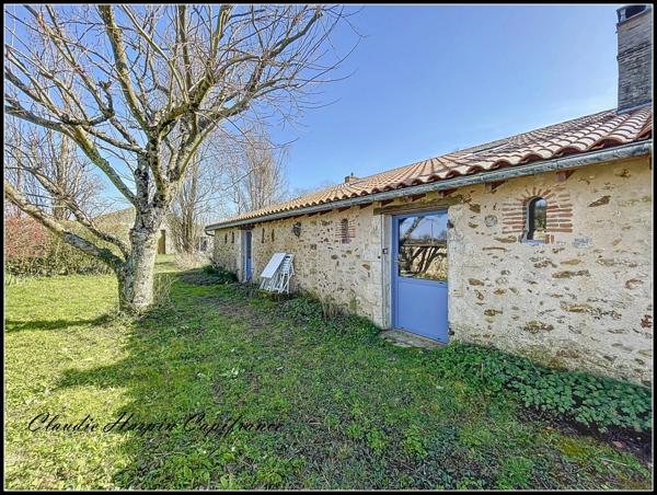 Propriété à vendre avec gîtes - dépendances - piscine - 14 pièces LA FERRIERE EN PARTHENAY (79) 429 m² habitable - terrain 5865 m²