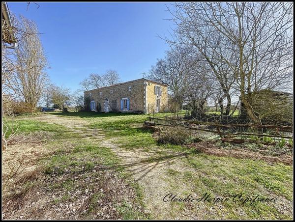 Propriété à vendre avec gîtes - dépendances - piscine - 14 pièces LA FERRIERE EN PARTHENAY (79) 429 m² habitable - terrain 5865 m²