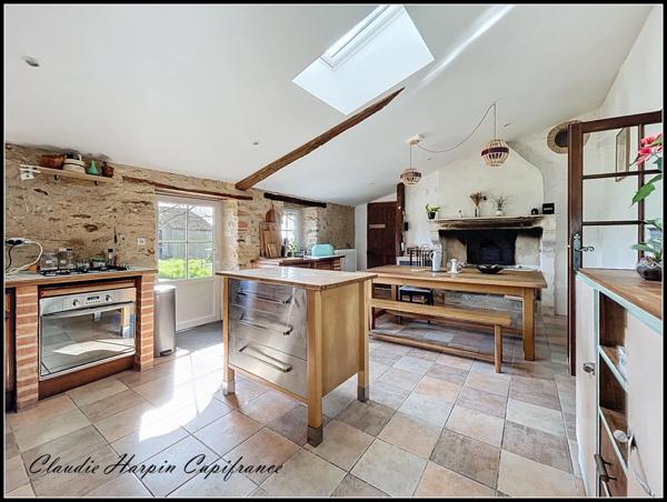 Propriété à vendre avec gîtes - dépendances - piscine - 14 pièces LA FERRIERE EN PARTHENAY (79) 429 m² habitable - terrain 5865 m²