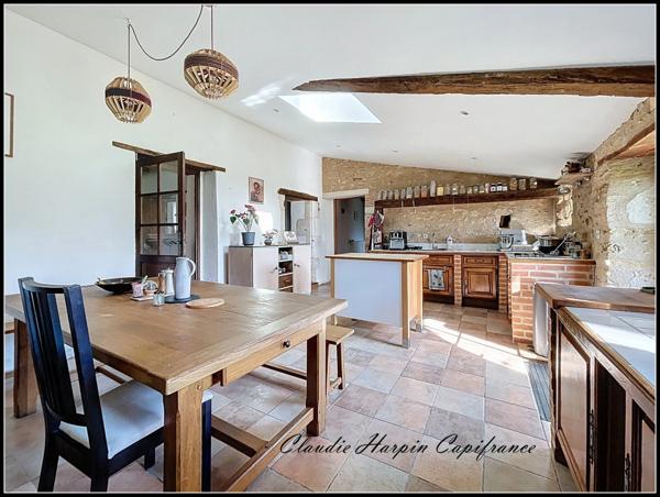 Propriété à vendre avec gîtes - dépendances - piscine - 14 pièces LA FERRIERE EN PARTHENAY (79) 429 m² habitable - terrain 5865 m²