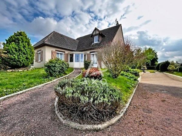 Maison 4 chambres sans travaux en C avec beau terrain clos