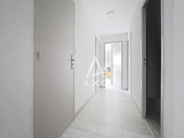Maison 4 chambres sans travaux en C avec beau terrain clos