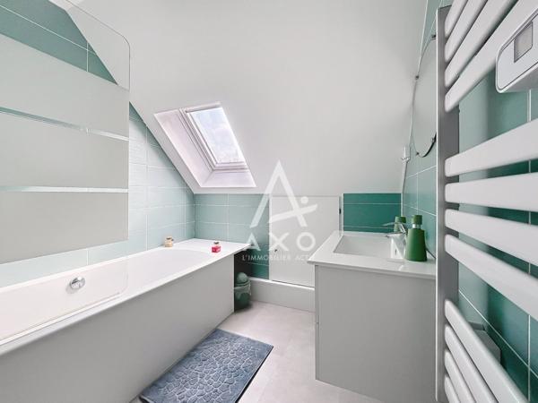 Maison 4 chambres sans travaux en C avec beau terrain clos