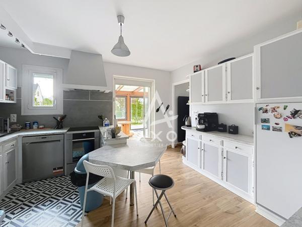 Maison 4 chambres sans travaux en C avec beau terrain clos