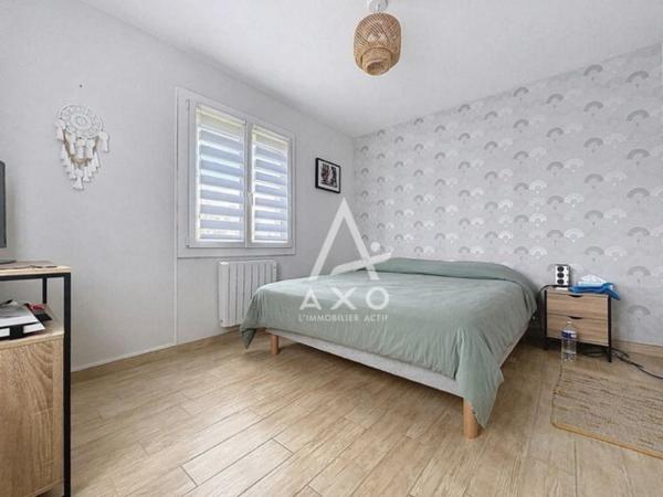 Maison 4 chambres sans travaux en C avec beau terrain clos
