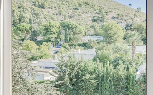 Appartement à vendre    3 pièces • 68 m2 Marseille 9