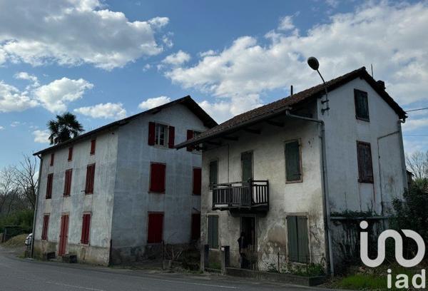 Maison traditionnelle 8 pièces de 370 m² à Cambo-les-Bains (64250)