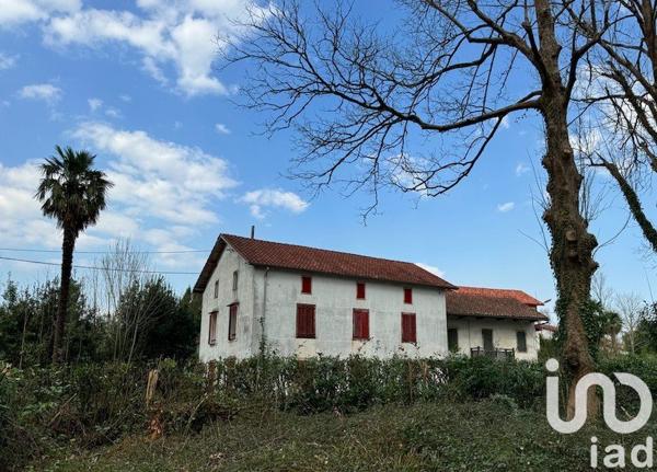 Maison traditionnelle 8 pièces de 370 m² à Cambo-les-Bains (64250)