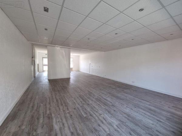 Immeuble à vendre à Saint-Genis-Pouilly dans l'Ain (01630), ref : 01047-705