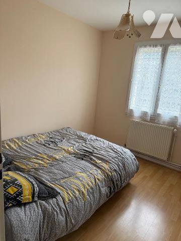 BOURG-LES-VALENCE- Maison T4 avec garage et cabanon