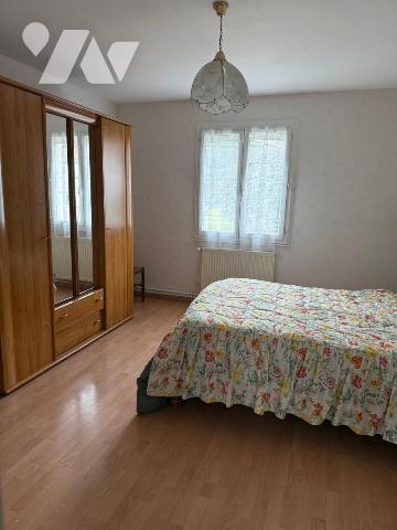 BOURG-LES-VALENCE- Maison T4 avec garage et cabanon