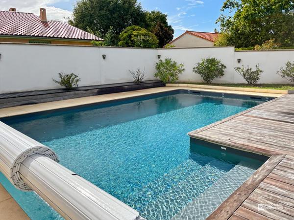 Maison familiale rénovée 4 chambres, piscine - Quartier calme à Saint-Médard-en-Jalles