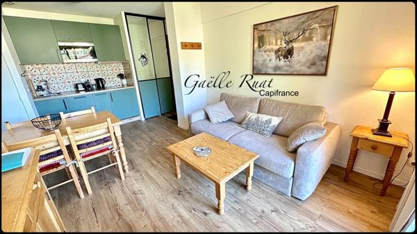 FONT-ROMEU (66120) – GAËLLE RUAT CAPIFRANCE – APPARTEMENT T2 RÉNOVÉ – DERNIER ÉTAGE – BALCON – BOX PRIVATIF – PISCINE – SALLE DE SPORT – VUE DÉGAGÉE