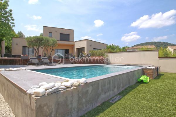 Niché sur les hauteurs d’Alès, le bien bénéficie d’une situation et d’un cadre de vie privilégié tout en profitant d’une vue panoramique exceptionnelle.
Cette villa contemporaine de 165 m², pensée et conçue pour un confort optimal allie le mariage parfait entre design moderne et prestations haut de gamme.
L’accès à la villa se réalise par un superbe escalier extérieur en pierres de Bourgogne.
L’intérieur de la maison offre une cuisine ouverte sur une pièce de vie de belle dimension s’ouvrant sur une magnifique terrasse.
Les baies vitrées panoramiques permettent à la lumière naturelle d’être présente créant ainsi une atmosphère chaleureuse.
Le rez-de-chaussée offre également trois chambres, une salle de bain et une buanderie.
L’étage accueille un espace parental de 40 m² avec une salle d’eau disposant en plus d’une baignoire, créant un véritable espace de détente, une chambre et son dressing avec sa petite terrasse privative et son sublime panorama.
A l’extérieur, vous disposerez d’un espace à vivre d’environ 450 m² et sa généreuse terrasse, son jacuzzi, sa piscine avec sa plage et sa cuisine d’été pourvue d’une pergola Bio climatique.
Des panneaux photovoltaïques pour des économies d'énergie, un grand garage, une alarme (avec abonnement) complètent le bien.
Charme, simplicité et cohérence font de ce bien un véritable petit paradis 
Alliant sérénité et convivialité, il est idéal pour une famille ou un couple aimant recevoir.
Votre conseiller immobilier sur le bassin alésien, Lionel Rodier O6.81.447.157, l.rodier@bskimmobilier.com