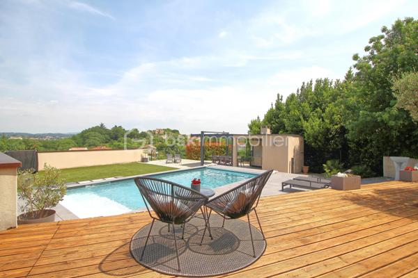 Niché sur les hauteurs d’Alès, le bien bénéficie d’une situation et d’un cadre de vie privilégié tout en profitant d’une vue panoramique exceptionnelle.
Cette villa contemporaine de 165 m², pensée et conçue pour un confort optimal allie le mariage parfait entre design moderne et prestations haut de gamme.
L’accès à la villa se réalise par un superbe escalier extérieur en pierres de Bourgogne.
L’intérieur de la maison offre une cuisine ouverte sur une pièce de vie de belle dimension s’ouvrant sur une magnifique terrasse.
Les baies vitrées panoramiques permettent à la lumière naturelle d’être présente créant ainsi une atmosphère chaleureuse.
Le rez-de-chaussée offre également trois chambres, une salle de bain et une buanderie.
L’étage accueille un espace parental de 40 m² avec une salle d’eau disposant en plus d’une baignoire, créant un véritable espace de détente, une chambre et son dressing avec sa petite terrasse privative et son sublime panorama.
A l’extérieur, vous disposerez d’un espace à vivre d’environ 450 m² et sa généreuse terrasse, son jacuzzi, sa piscine avec sa plage et sa cuisine d’été pourvue d’une pergola Bio climatique.
Des panneaux photovoltaïques pour des économies d'énergie, un grand garage, une alarme (avec abonnement) complètent le bien.
Charme, simplicité et cohérence font de ce bien un véritable petit paradis 
Alliant sérénité et convivialité, il est idéal pour une famille ou un couple aimant recevoir.
Votre conseiller immobilier sur le bassin alésien, Lionel Rodier O6.81.447.157, l.rodier@bskimmobilier.com