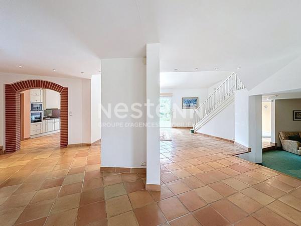 Maison 20min de Limoges, 10 piece 344 m2, double garage, 6 chambres, 2 chambres parentales, grande terrasse, cuisine d ete.