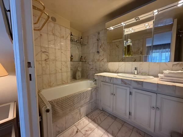 Appartement Paris 3 pièce(s) 82.54 m2