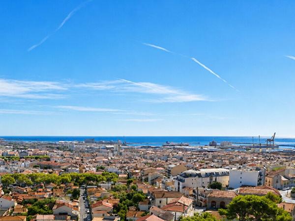 T3 AVEC VUE PANORAMIQUE SUR LA MER ET LE MONT SAINT-CLAIR