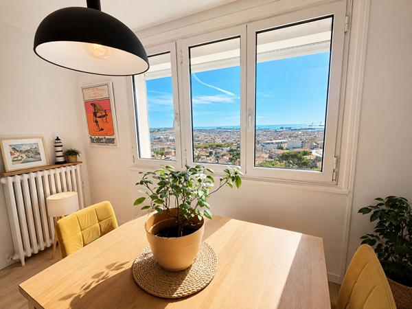 T3 AVEC VUE PANORAMIQUE SUR LA MER ET LE MONT SAINT-CLAIR