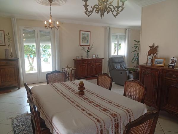 Maison à vendre 8 pièces  (09)
