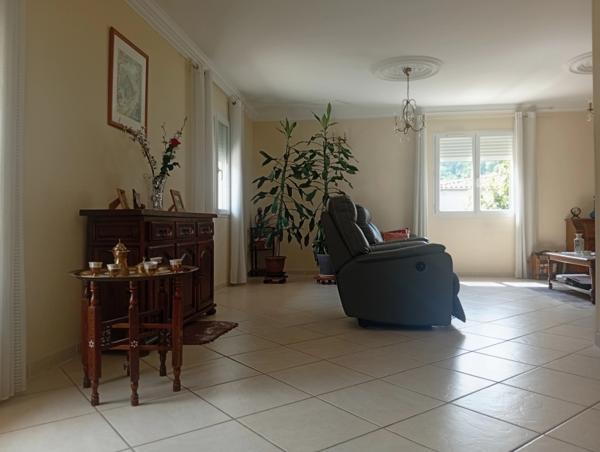 Maison à vendre 8 pièces  (09)