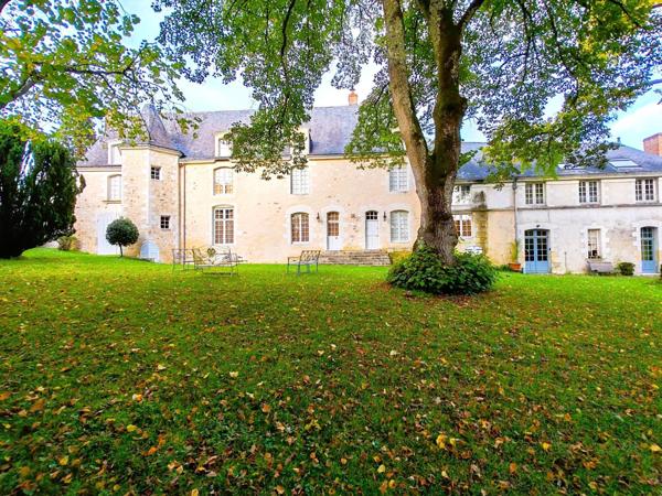 Hotel Particulier / Propriété Urbaine, et son parc paysagé en coeur de ville