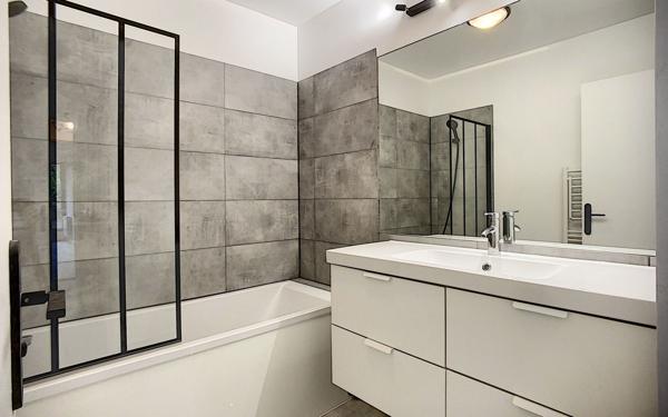 Appartement à louer    2 pièces •  Saint-Maurice