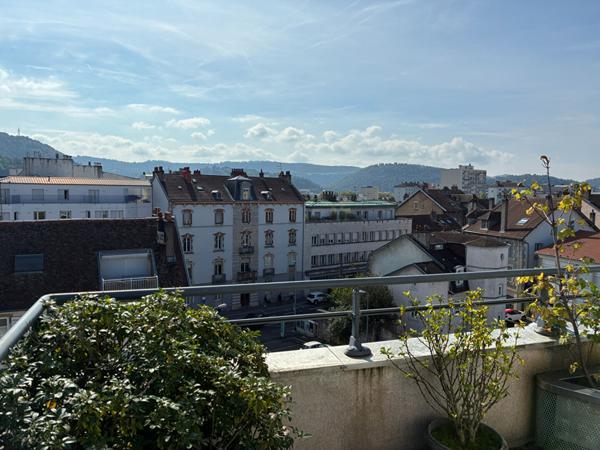 Dernier étage avec terrasse 60 m² aux Chaprais !!!!