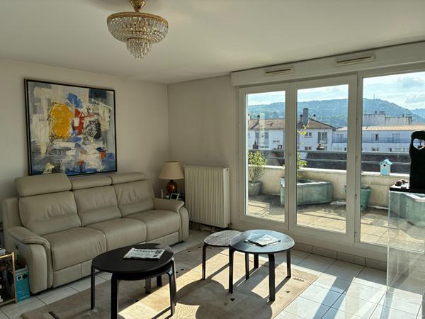 Dernier étage avec terrasse 60 m² aux Chaprais !!!!